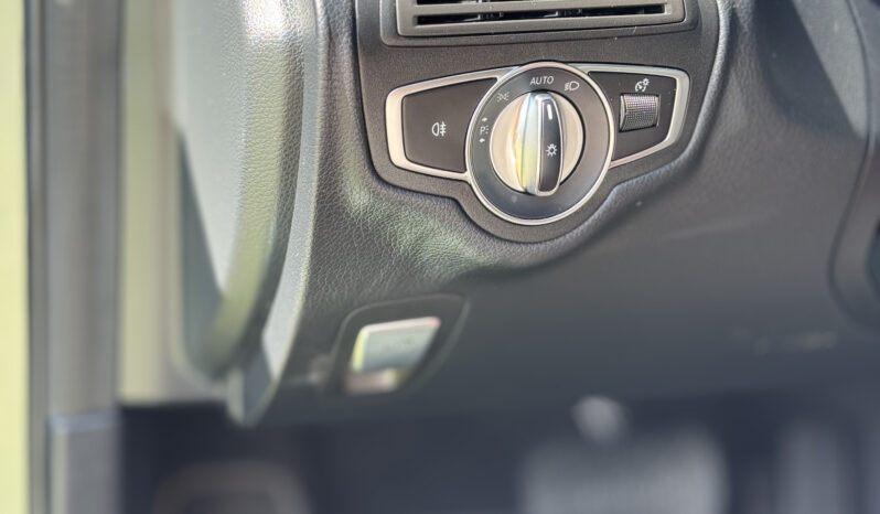 Mercedes-Benz C 200 Auto completo