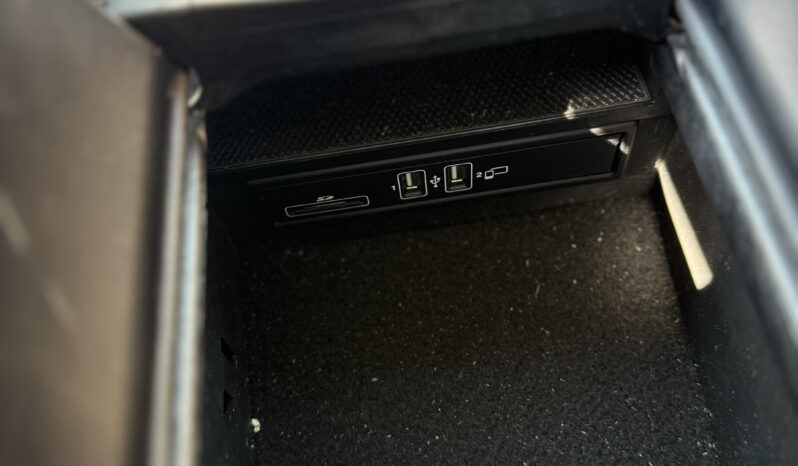 Mercedes-Benz C 200 Auto completo