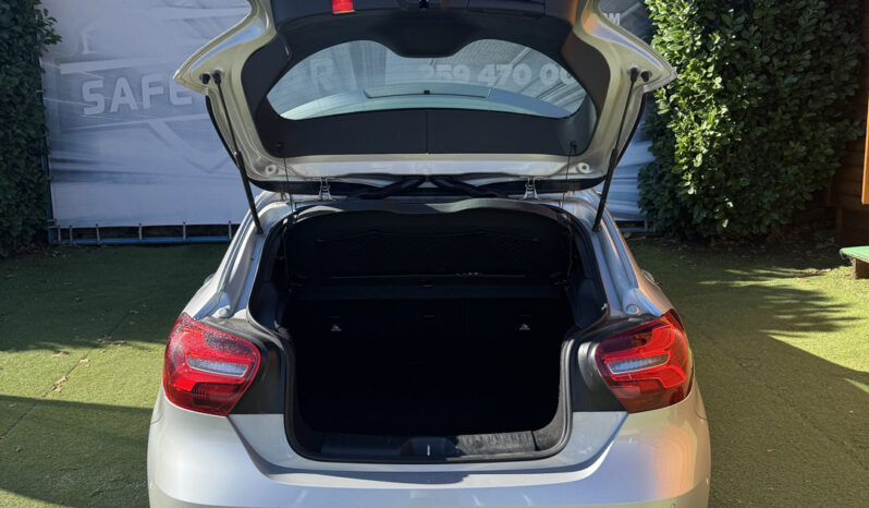 Mercedes-Benz A 180d Urban Auto completo