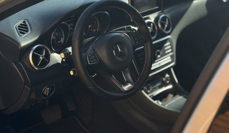 Mercedes-Benz A 180d Urban Auto completo