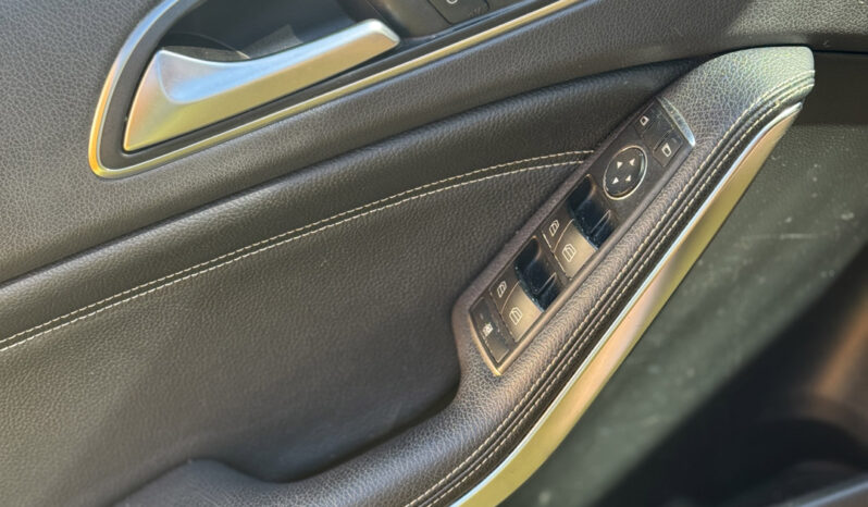 Mercedes-Benz A 180d Urban Auto completo