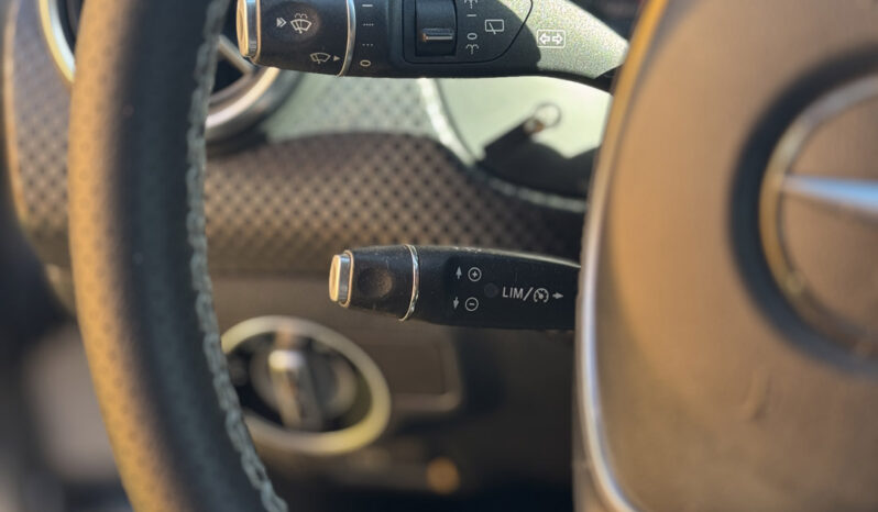 Mercedes-Benz A 180d Urban Auto completo