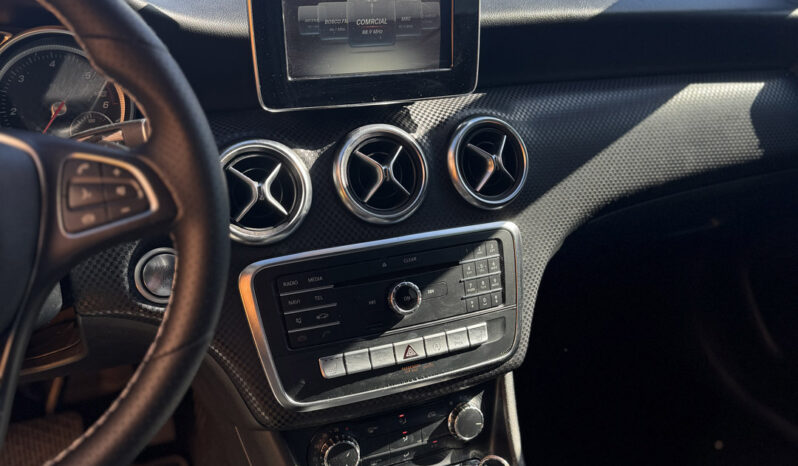 Mercedes-Benz A 180d Urban Auto completo