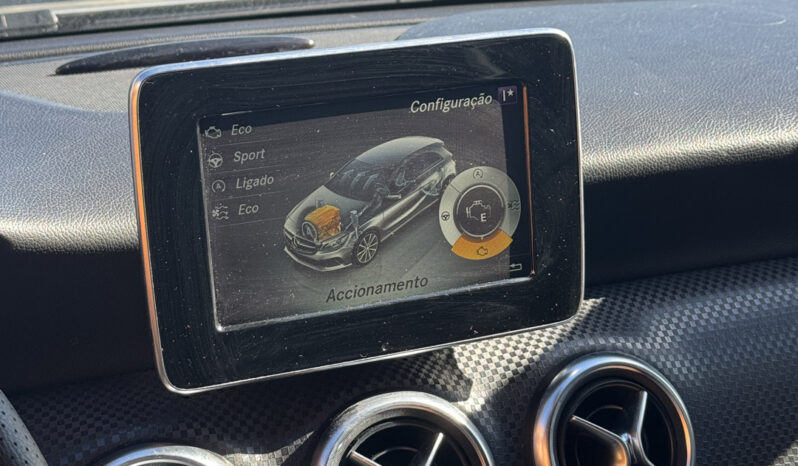 Mercedes-Benz A 180d Urban Auto completo