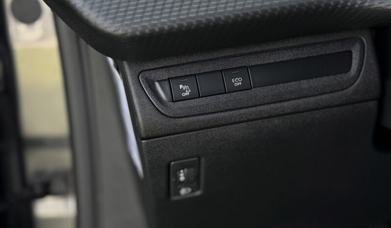 Peugeot 208 1.2 PureTech Signature completo