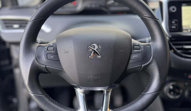 Peugeot 208 1.2 PureTech Signature completo