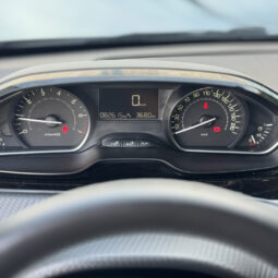 Peugeot 208 1.2 PureTech Signature completo