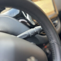 Peugeot 208 1.2 PureTech Signature completo