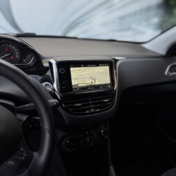 Peugeot 208 1.2 PureTech Signature completo