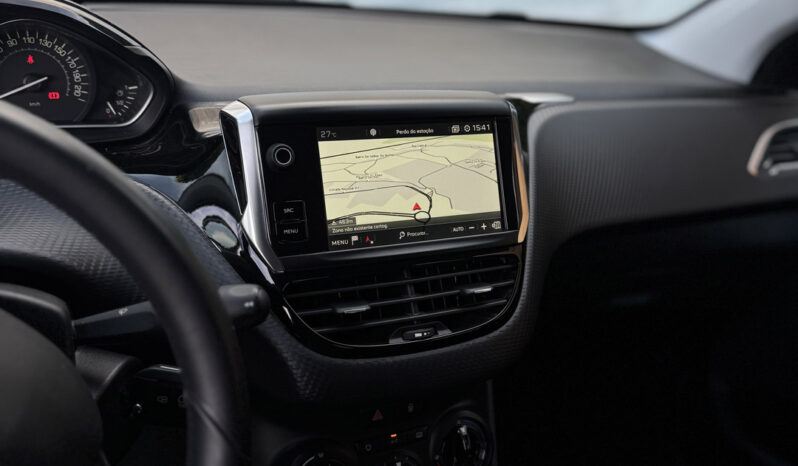 Peugeot 208 1.2 PureTech Signature completo
