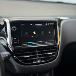 Peugeot 208 1.2 PureTech Signature completo