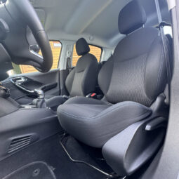 Peugeot 208 1.2 PureTech Signature completo