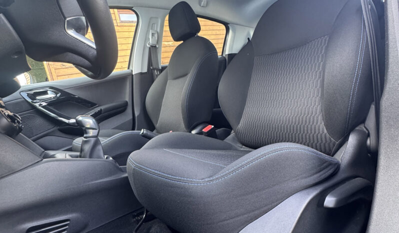 Peugeot 208 1.2 PureTech Signature completo
