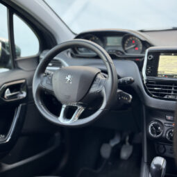 Peugeot 208 1.2 PureTech Signature completo
