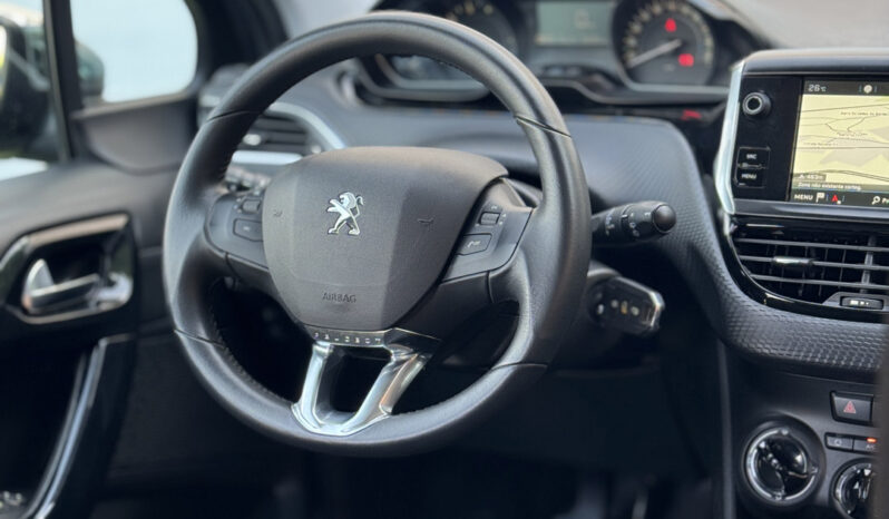 Peugeot 208 1.2 PureTech Signature completo