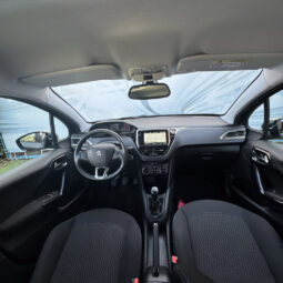 Peugeot 208 1.2 PureTech Signature completo
