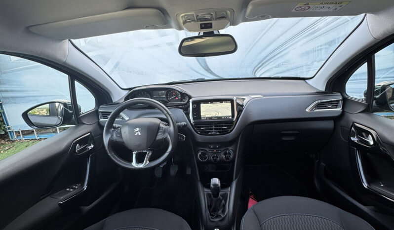 Peugeot 208 1.2 PureTech Signature completo