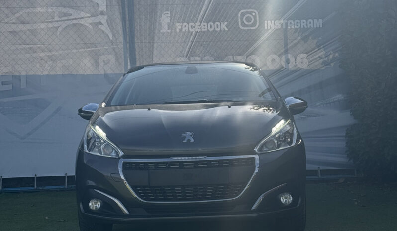 Peugeot 208 1.2 PureTech Signature completo