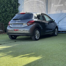Peugeot 208 1.2 PureTech Signature completo