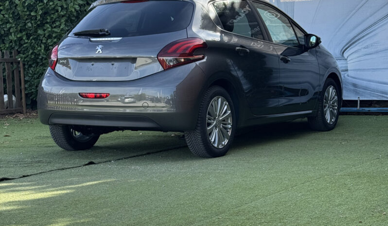 Peugeot 208 1.2 PureTech Signature completo