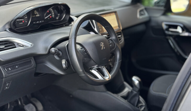 Peugeot 208 1.2 PureTech Signature completo
