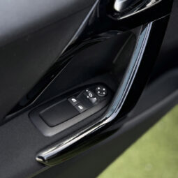 Peugeot 208 1.2 PureTech Signature completo