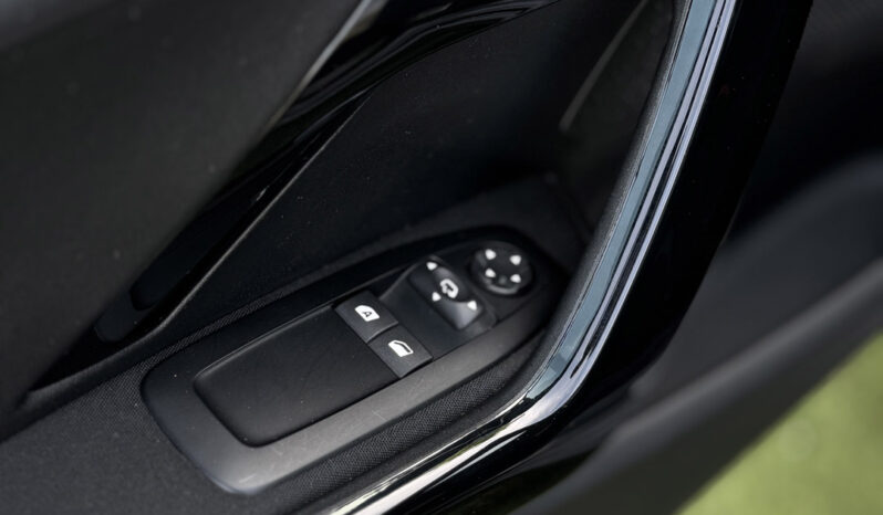 Peugeot 208 1.2 PureTech Signature completo