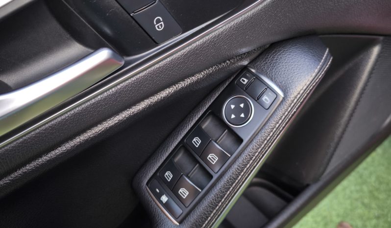 Mercedes-Benz A180 d Pack AMG completo