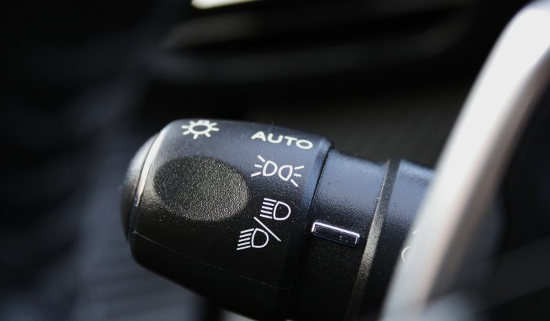 Peugeot 208 1.2 PureTech Allure Auto | 2021 completo